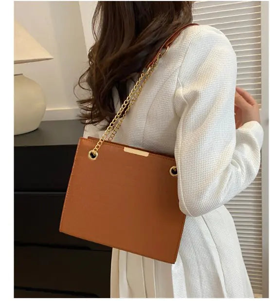 Chic Vintage Crossbody Bag - Stylish Tote for 2025