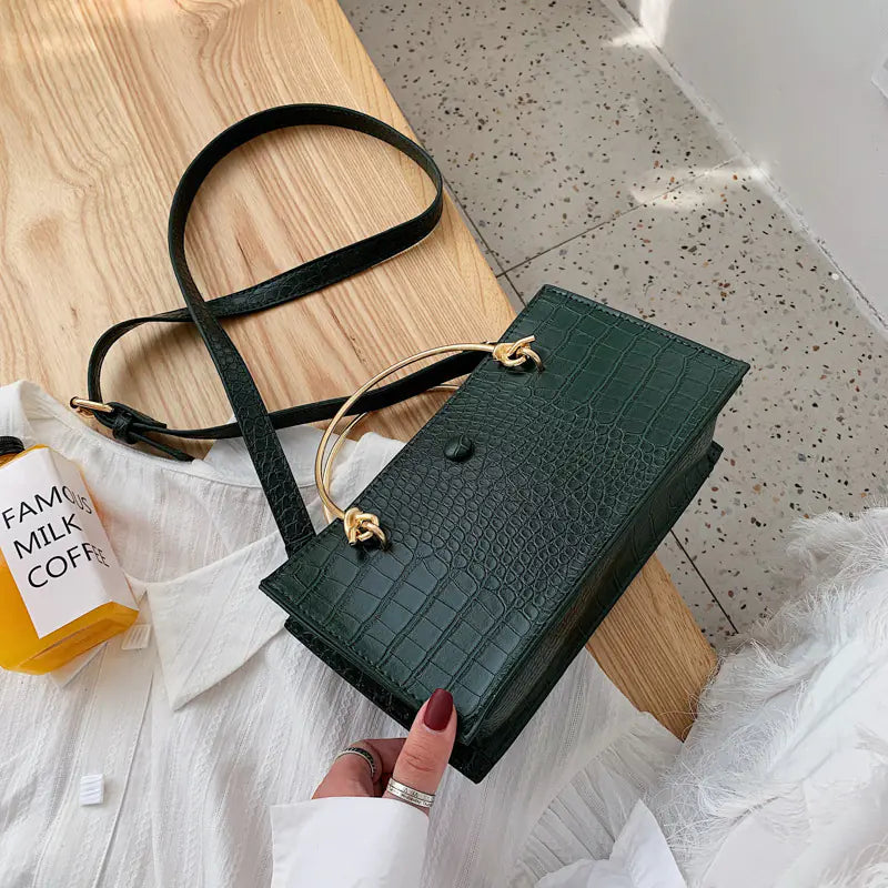 Chic Vintage Crossbody Bag - Stylish Tote for 2025
