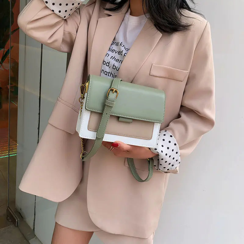 Versatile Chain Crossbody Bag with Stylish Strap